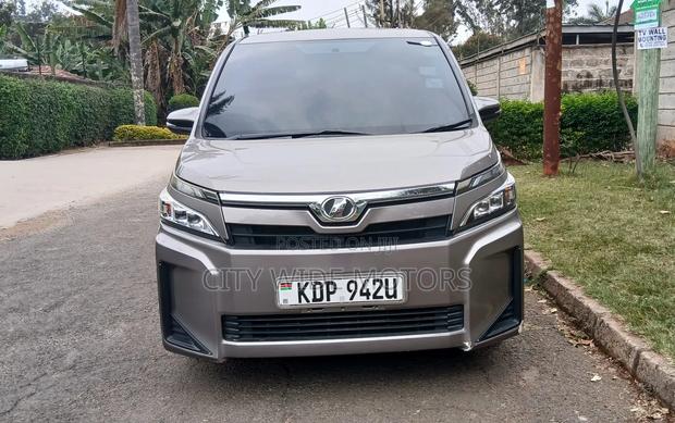 Toyota Voxy 2018 Gray