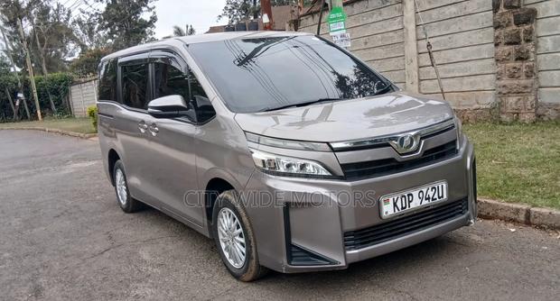 Toyota Voxy 2018 Gray