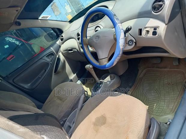 Toyota Platz 2005 Silver