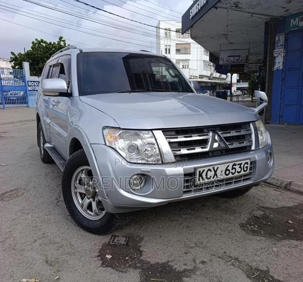 Mitsubishi Pajero 2012 Silver