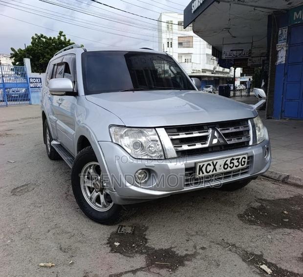 Mitsubishi Pajero 2012 Silver