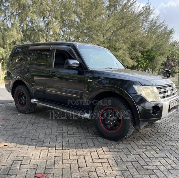 Mitsubishi Pajero 2009 Black