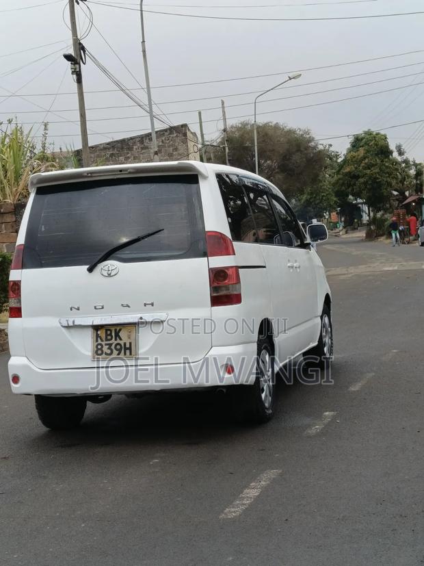 Toyota Noah 2002 White