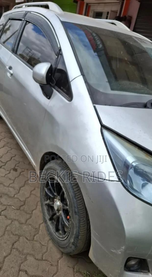 Toyota Ractis 2014 Silver