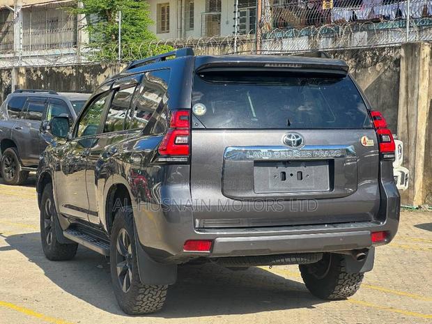 Toyota Land Cruiser Prado 2.8 2020 Gray