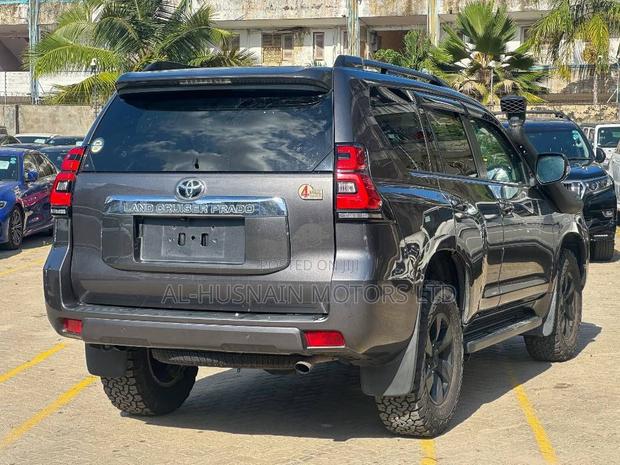 Toyota Land Cruiser Prado 2.8 2020 Gray