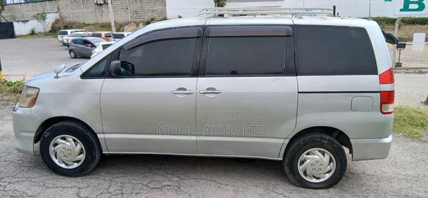 Toyota Noah 2007 Silver