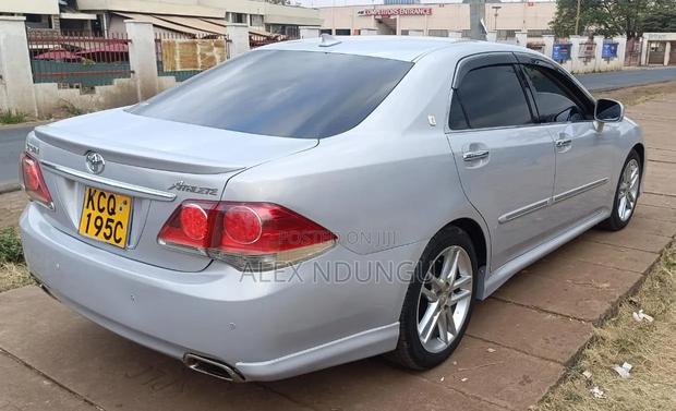 Toyota Crown Majesta 2010 Silver
