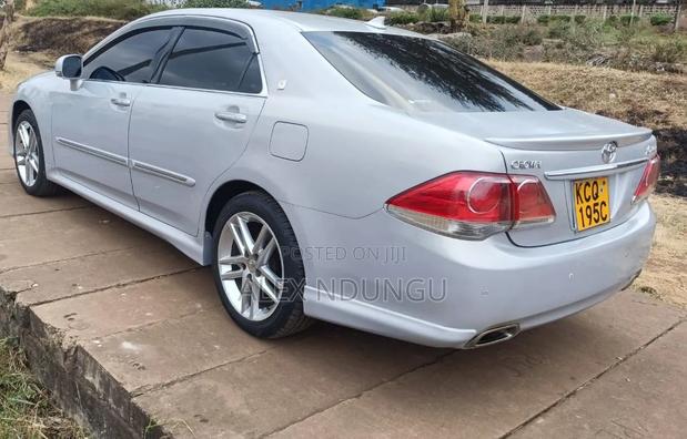 Toyota Crown Majesta 2010 Silver