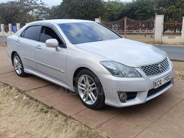 Toyota Crown Majesta 2010 Silver