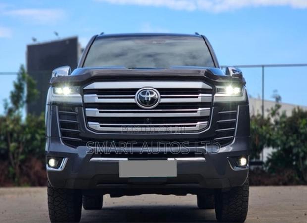 Toyota Land Cruiser LC300 2021 Gray