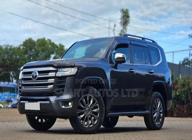 Toyota Land Cruiser LC300 2021 Gray