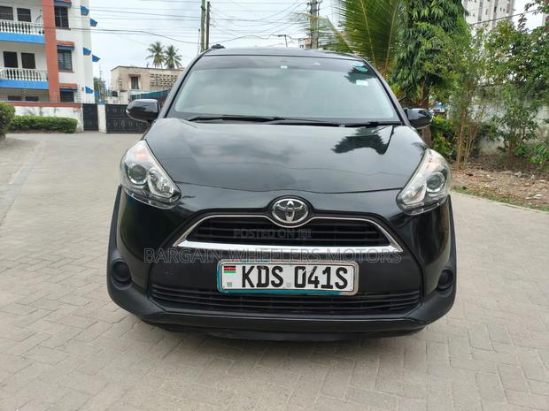 Toyota Sienta 2017 Black