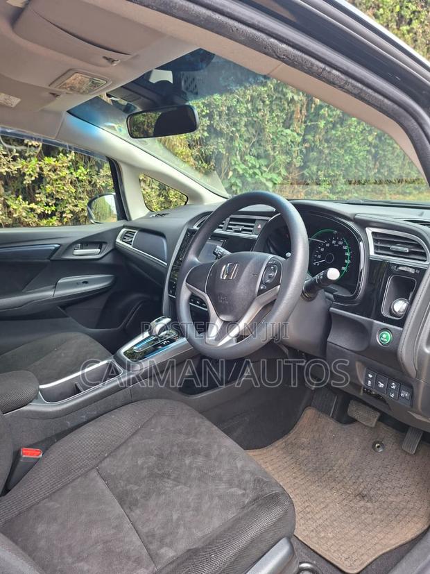 Honda Shuttle 1.5 Hybrid 4WD 2019 Black