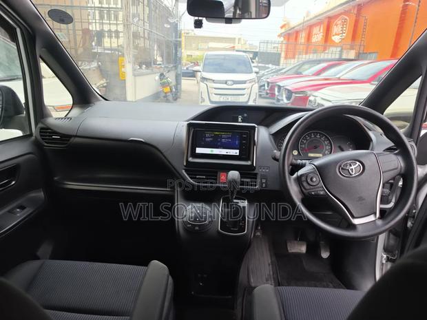 Toyota Voxy 2019 Silver