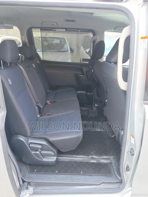 Toyota Voxy 2019 Silver