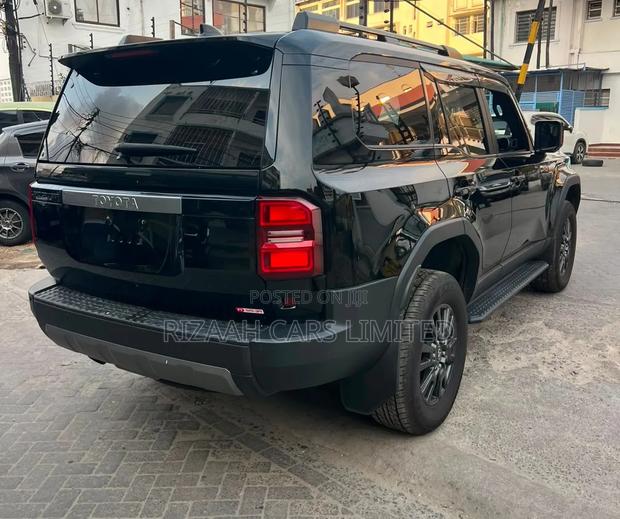 Toyota Land Cruiser Prado 2024