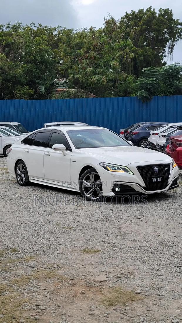 Toyota Crown 2019 Teal