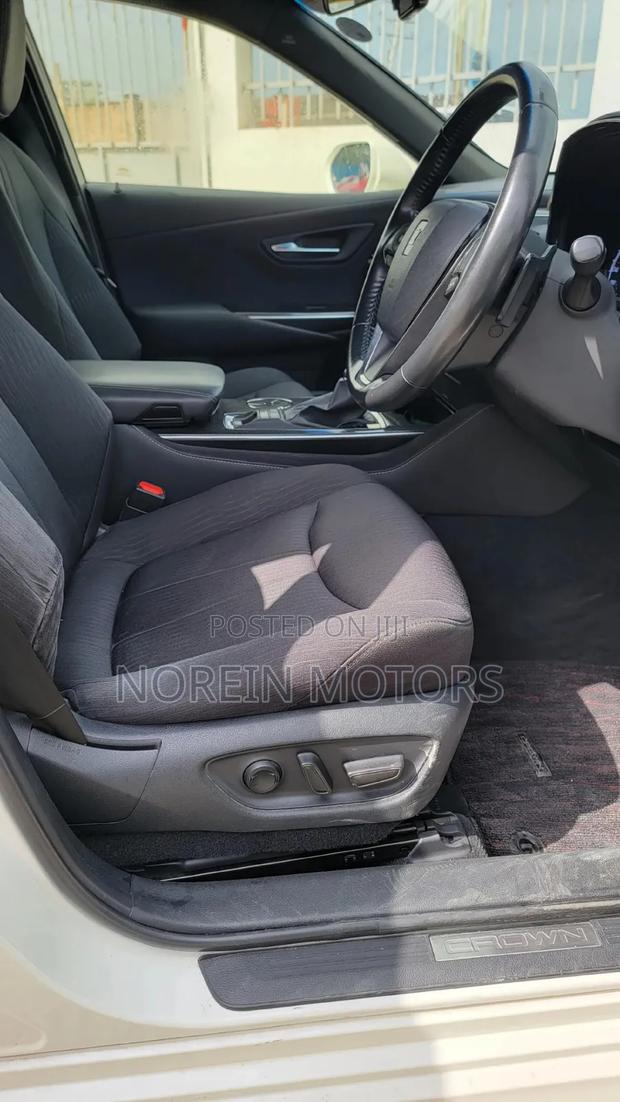 Toyota Crown 2019 Teal