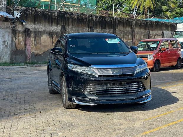 Toyota Harrier 2.0 2020 Black