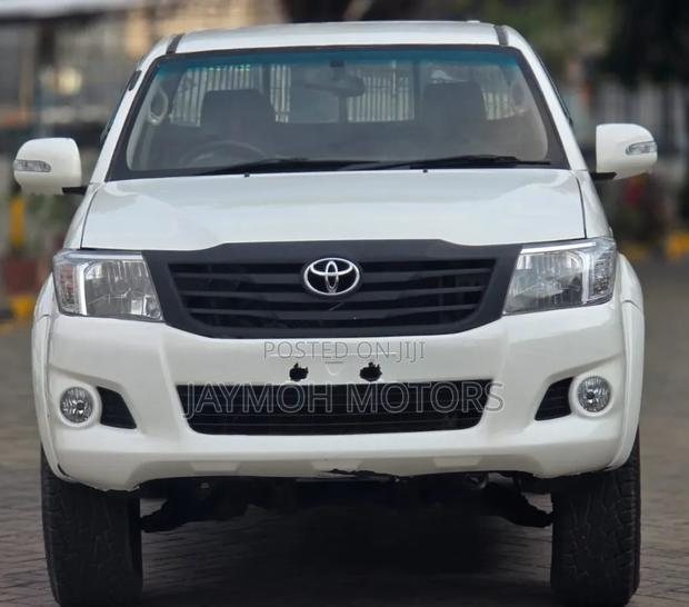 Toyota Hilux 2014 Pearl