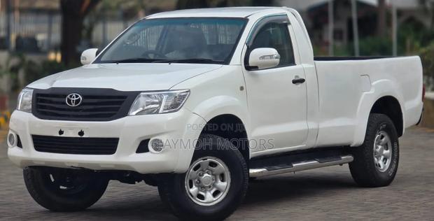 Toyota Hilux 2014 Pearl