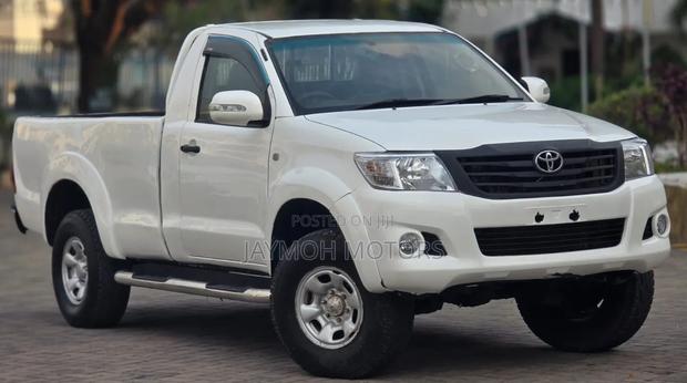Toyota Hilux 2014 Pearl