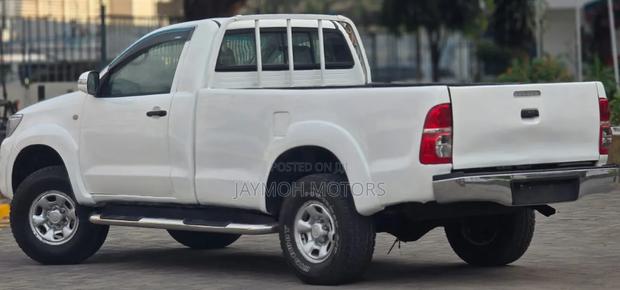Toyota Hilux 2014 Pearl