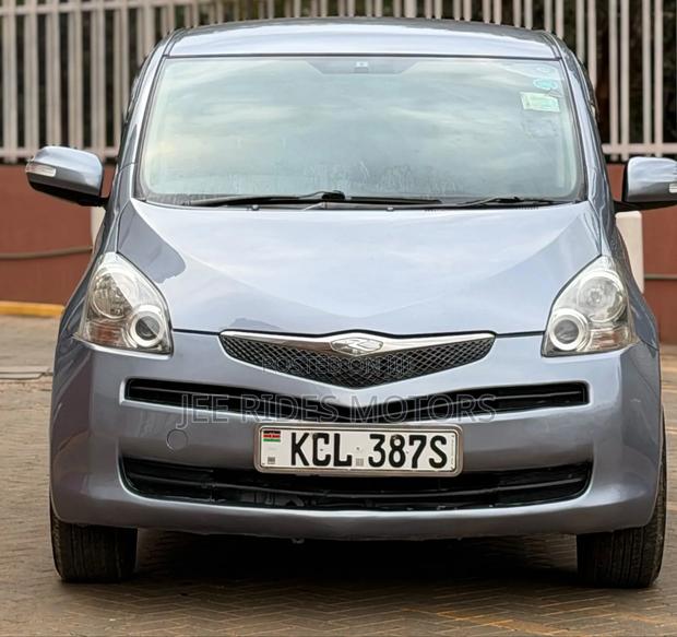Toyota Ractis 2010 Gray