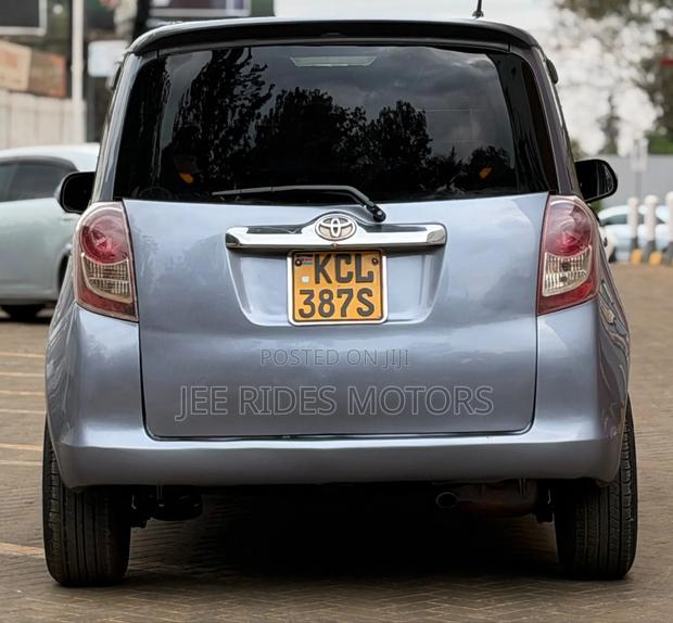 Toyota Ractis 2010 Gray