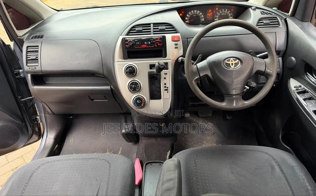 Toyota Ractis 2010 Gray