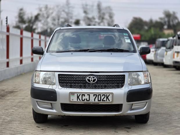 Toyota Succeed 2010 Silver