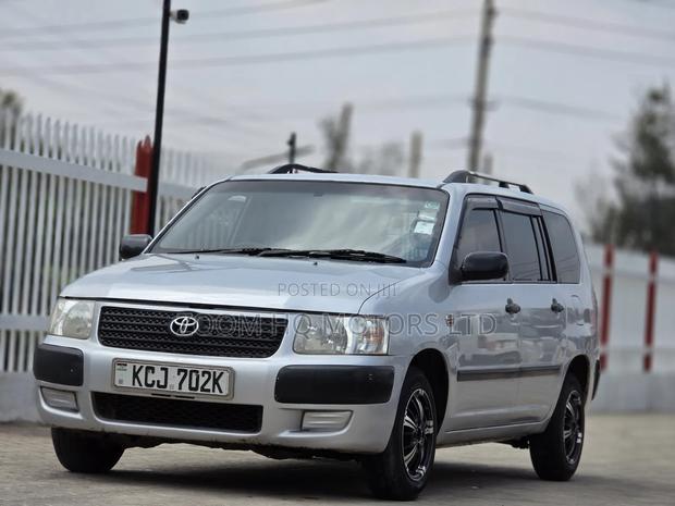 Toyota Succeed 2010 Silver