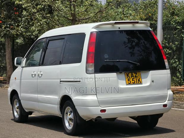 Toyota TownAce Noah 2000 White