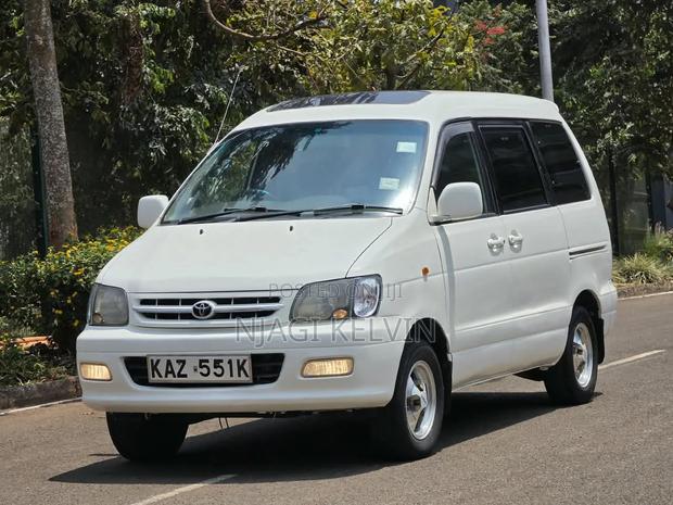 Toyota TownAce Noah 2000 White