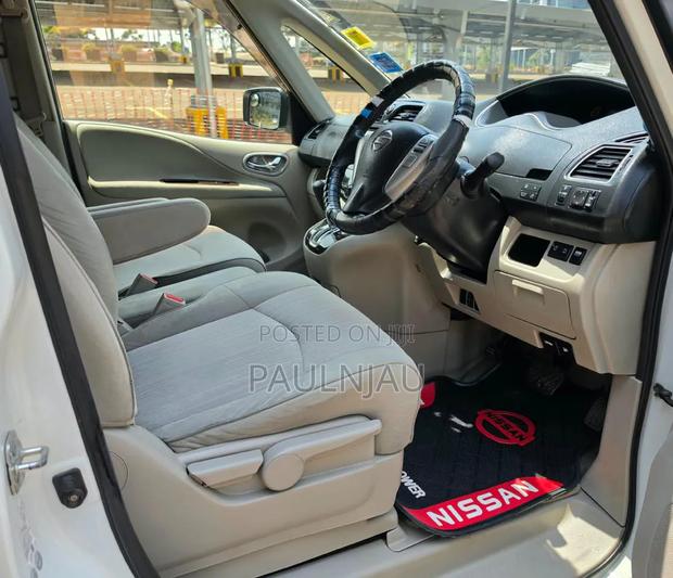 Nissan Serena 2012