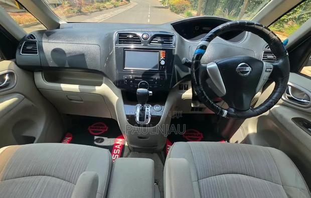 Nissan Serena 2012