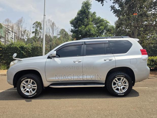 Toyota Land Cruiser Prado 4.0 Petrol TZ-G 2011 Silver