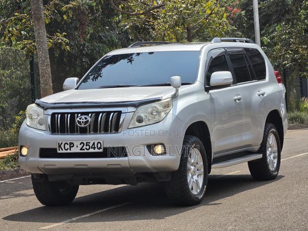 Toyota Land Cruiser Prado 4.0 Petrol TZ-G 2011 Silver