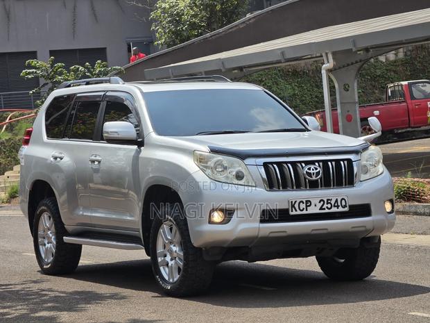 Toyota Land Cruiser Prado 4.0 Petrol TZ-G 2011 Silver