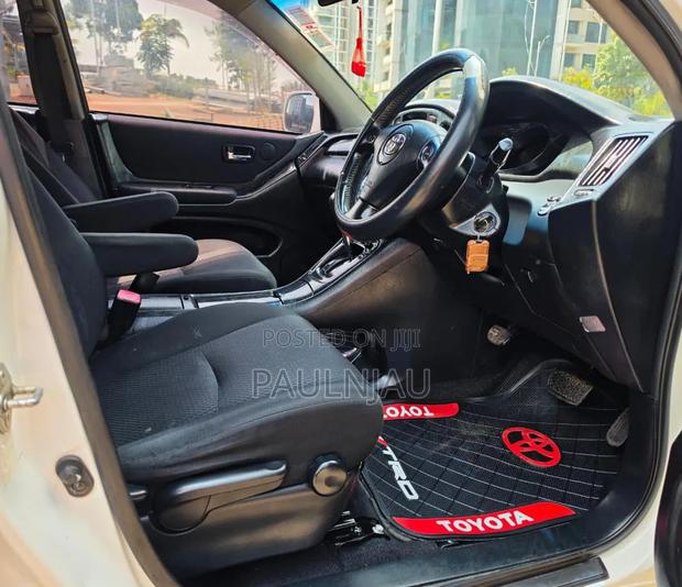Toyota Kluger 2004