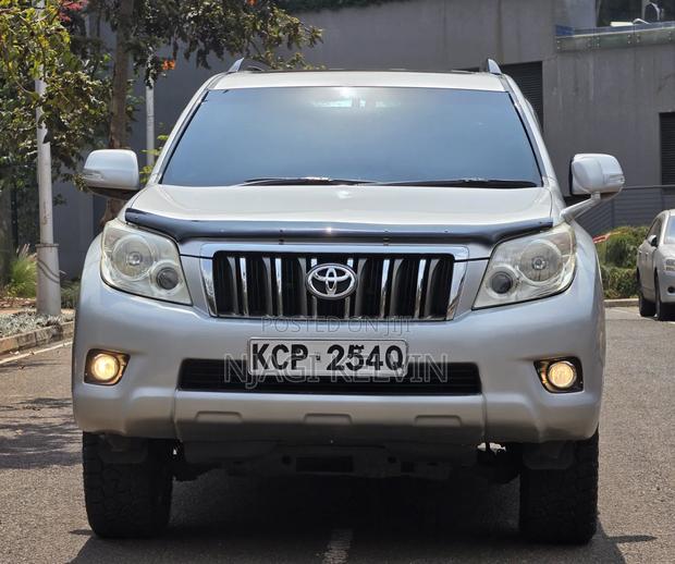 Toyota Land Cruiser Prado 4.0 Petrol TZ-G 2011 Silver
