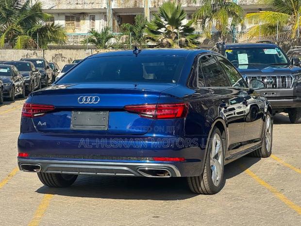 Audi A4 2.0T Premium FWD 2019 Blue