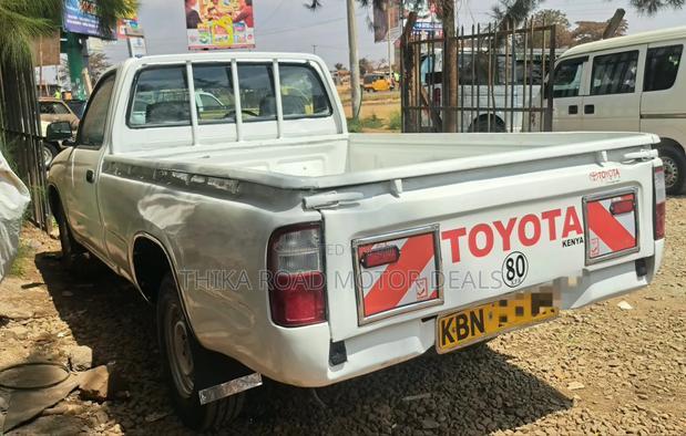 Toyota Hilux 2.5 Cab 2005 White