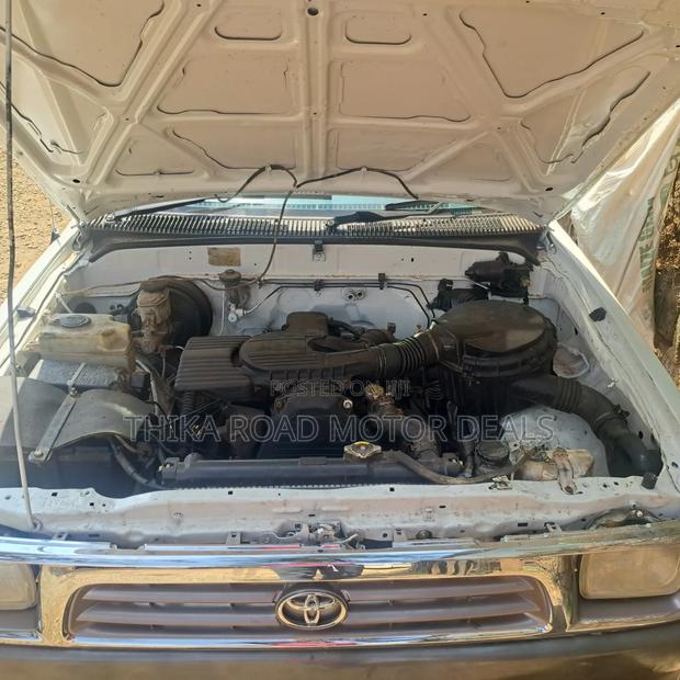 Toyota Hilux 2.5 Cab 2005 White