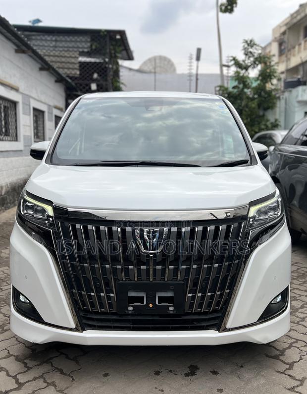 Toyota Esquire 2.0 FWD (7 seater) 2019 White