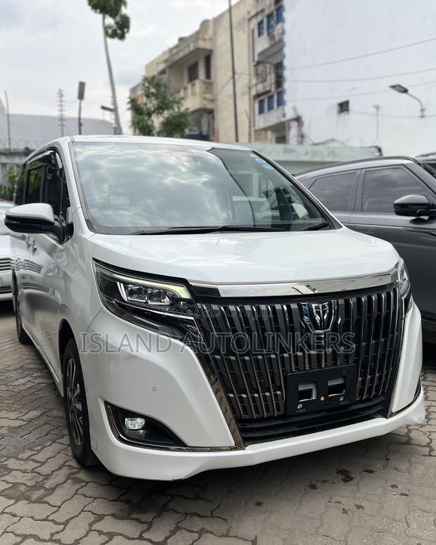 Toyota Esquire 2.0 FWD (7 seater) 2019 White