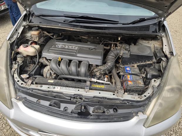 Toyota Wish 2005 Silver