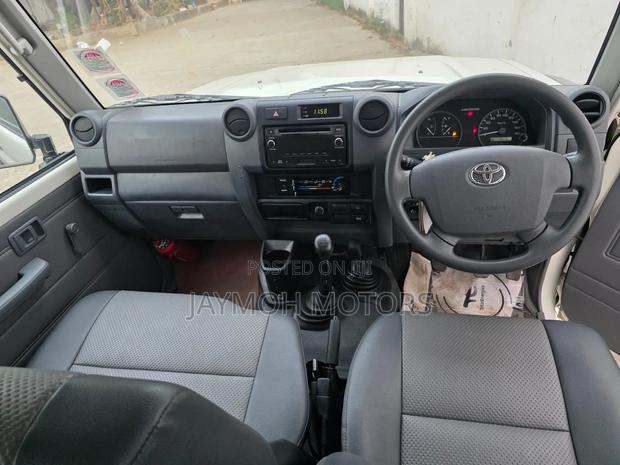Toyota Land Cruiser 2022 White