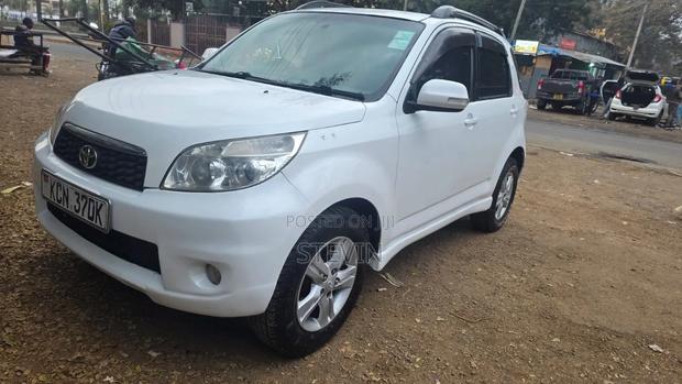 Toyota Rush 2010 White